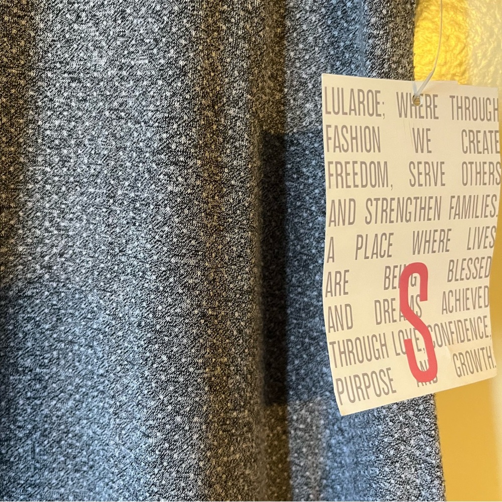 Lularoe Small Perfect T Gray White Microdots Rayon NEW NWT Polka Dot - Picture 4 of 8